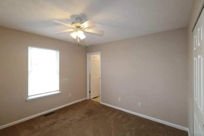 Building Photo - 100-102 Aubrey Dr