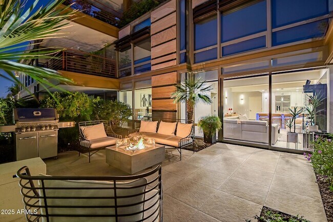 Building Photo - 7167 E Rancho Vista Dr