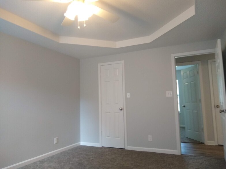 Master Bedroom - 967 may Apple dr
