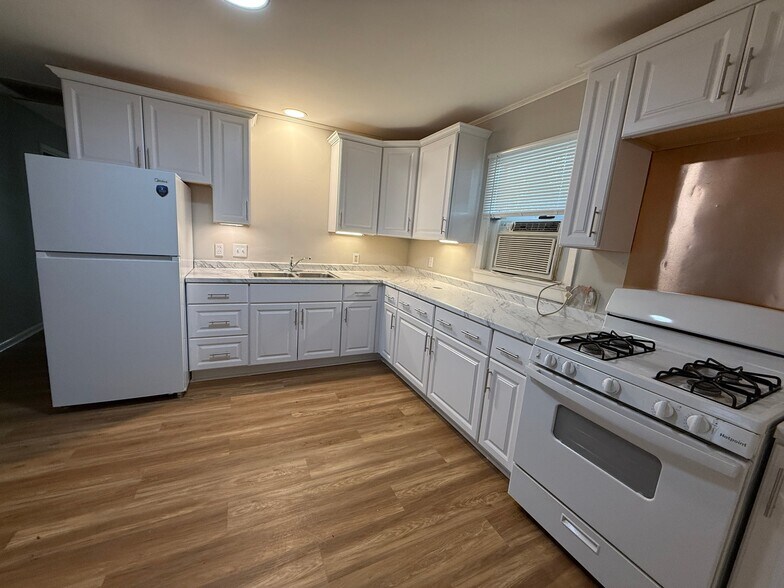Building Photo - 126 Sherwood Dr