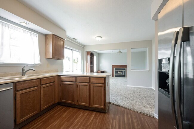 Building Photo - "Spacious 4-Bedroom Retreat with 2.5 Baths...