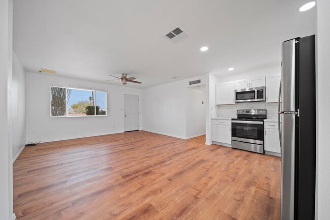 Building Photo - 570 S Yaqui Dr