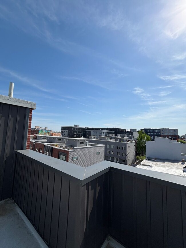 Building Photo - Gorgeous 4 Bedroom house with Three Roof-D...