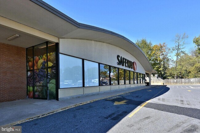 Building Photo - 210 E Hamilton Ave