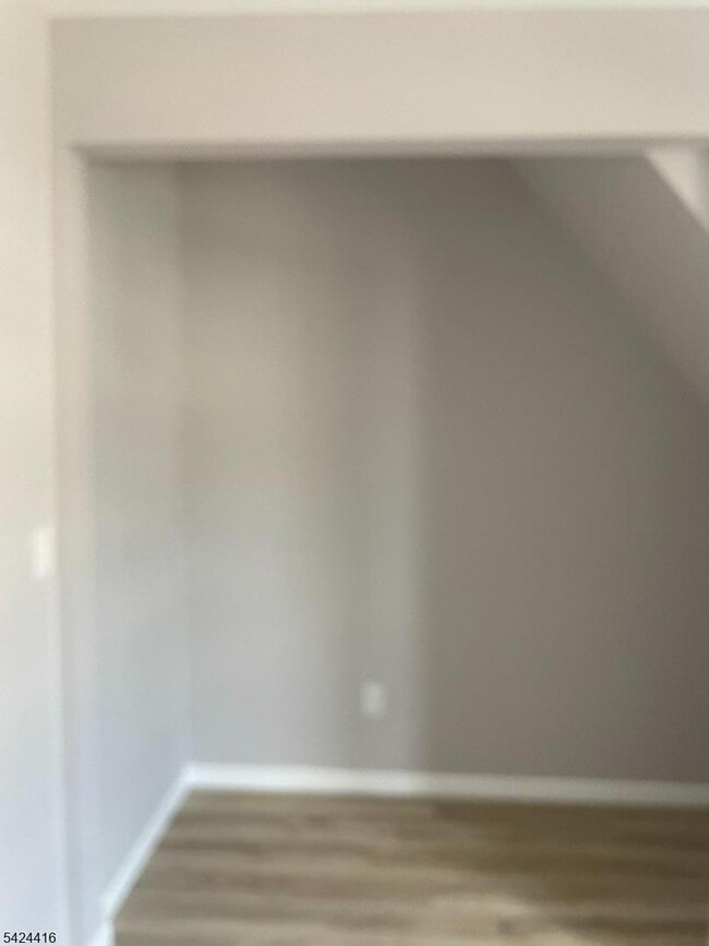 Building Photo - 454 E 31st St