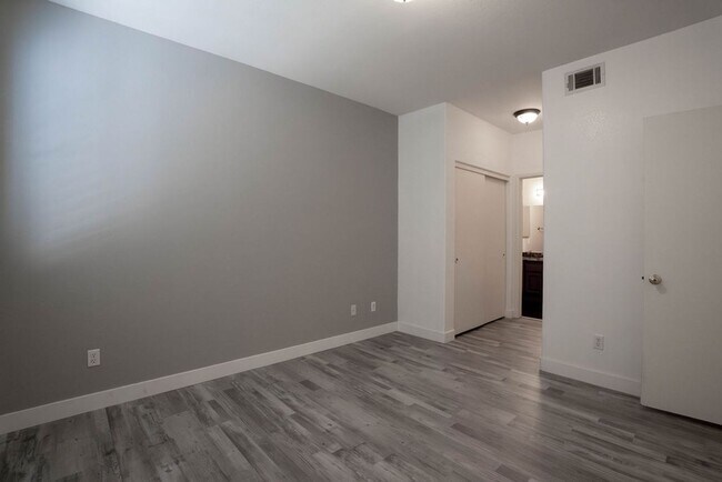 Building Photo - 9050 W Warm Springs Rd