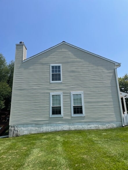 Building Photo - 647 Croft Dr