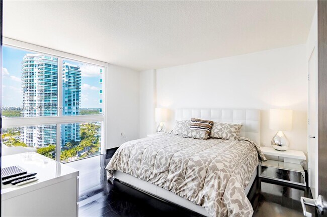 Building Photo - 150 Sunny Isles Blvd