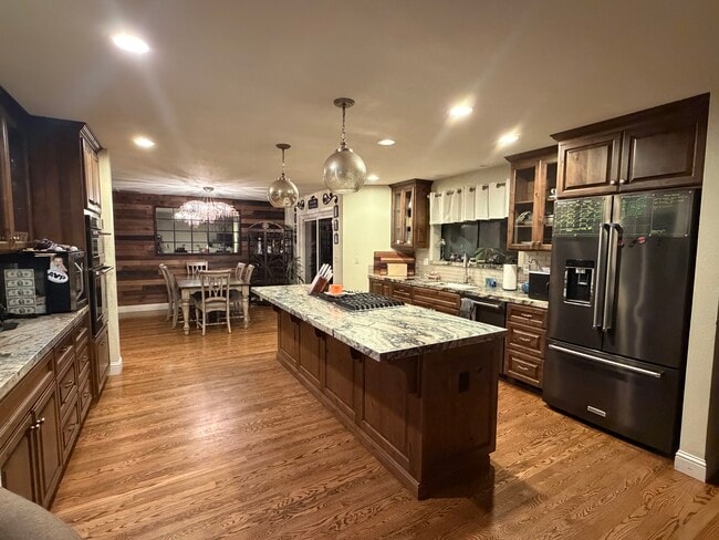 Building Photo - 1174 River Bluff Dr