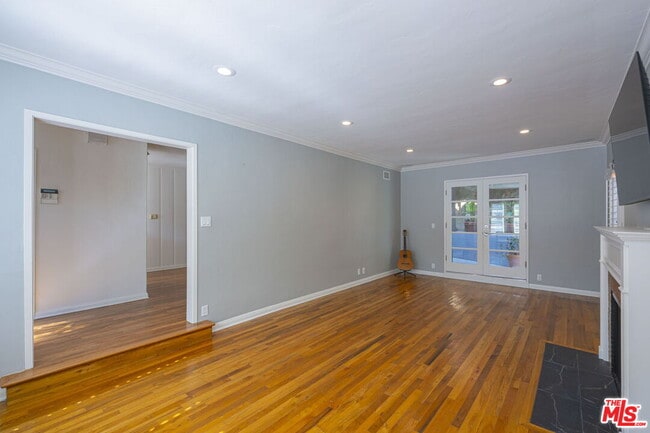 Building Photo - 2318 Canyon Dr