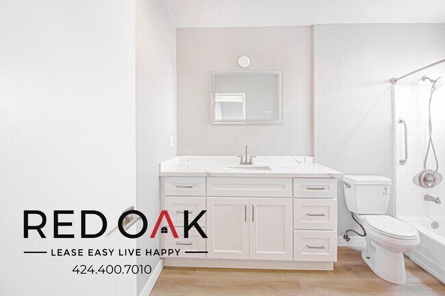 Building Photo - 15405 Vanowen St