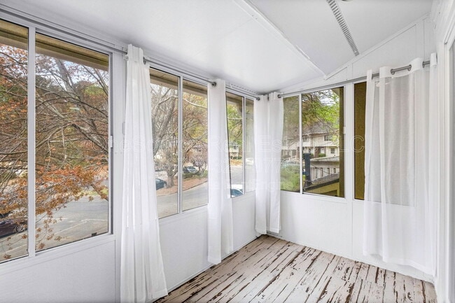 Building Photo - 2220 Haverhill Ct SE