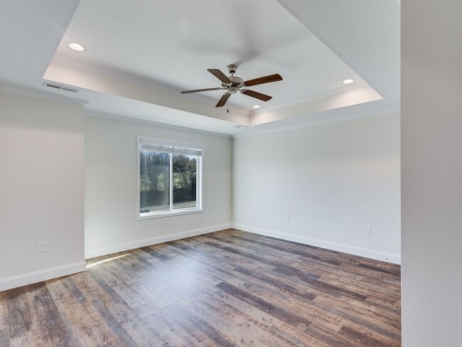 Building Photo - 3 BR Townhome