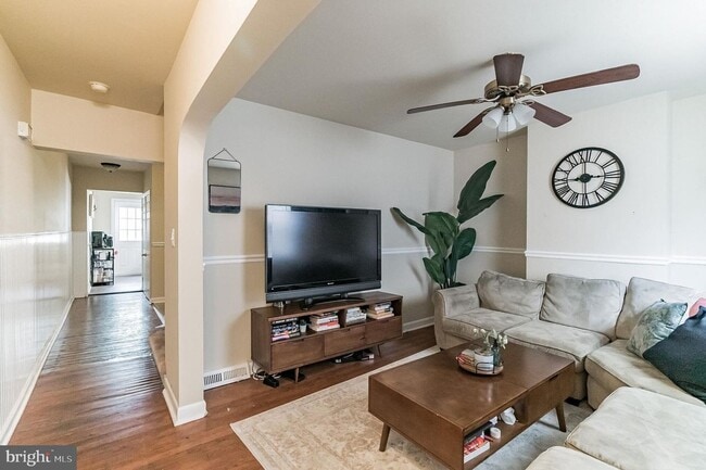 Building Photo - Spacious 3-Bedroom Home with Deck and Bonu...