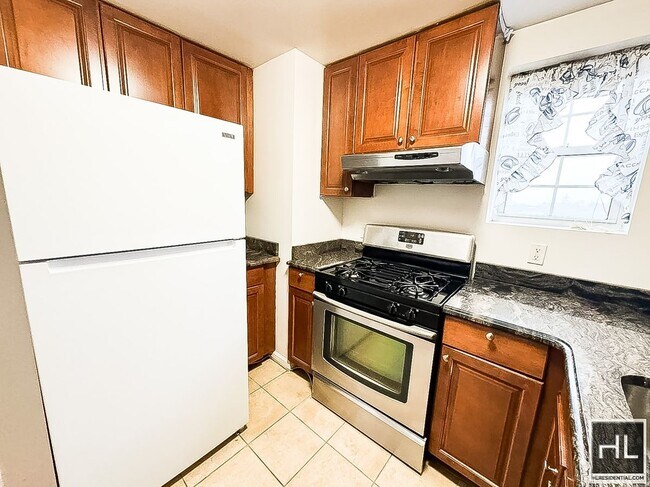 Building Photo - 175th St, Jamaica