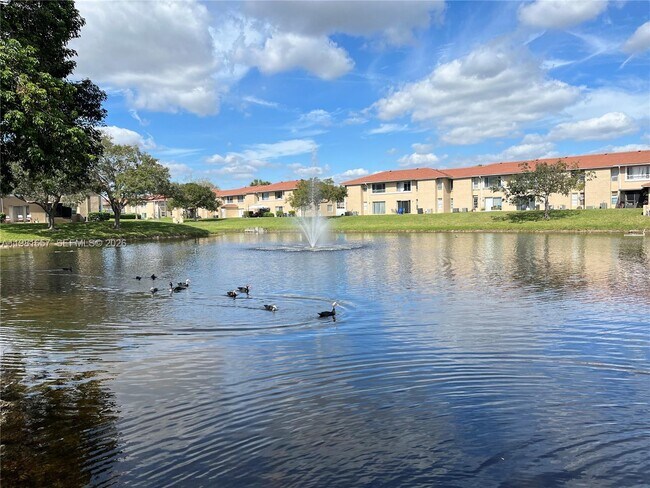 Building Photo - 9955 Twin Lakes Dr