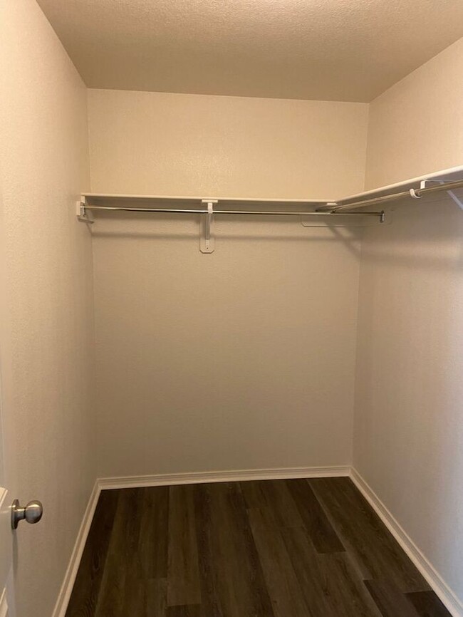 Building Photo - *Pre-leasing* Three Bedroom | Two Bathroom...