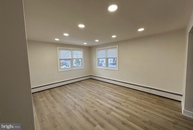 Building Photo - 2259 Hamilton Ave