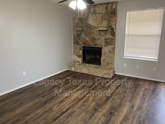 Building Photo - 1604 Sun Valley Dr