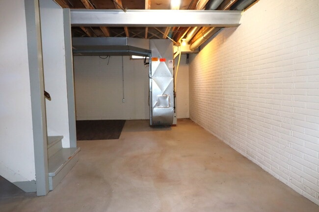 Building Photo - Nice side by side Appleton Duplex