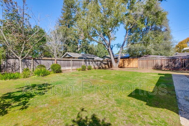 Building Photo - 485 Benvenue Ave