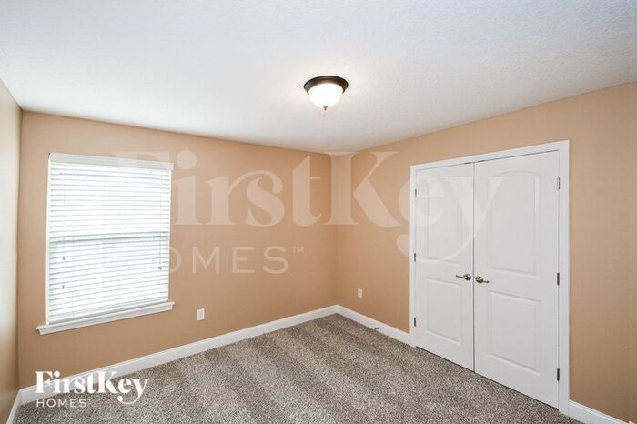 Building Photo - 834 Glendale Ln