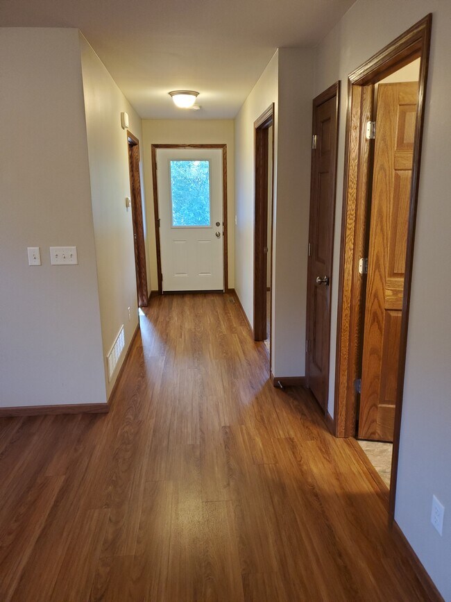 Building Photo - 536 Meadow Oak Cir