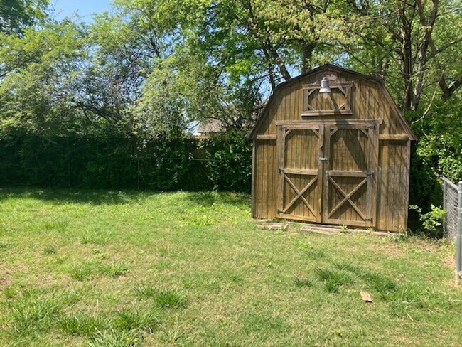 Building Photo - COMING SOON  3BR/21.5BA-1500 SF - Fenced yard