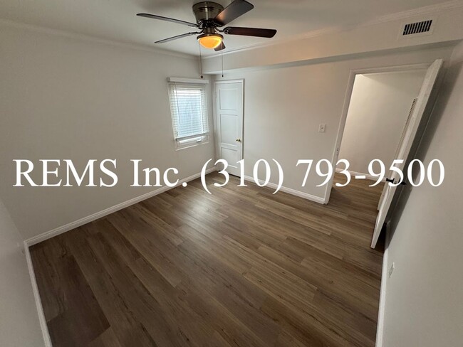 Building Photo - 1 Bedroom Downstairs Apartment w/ (Shared)...