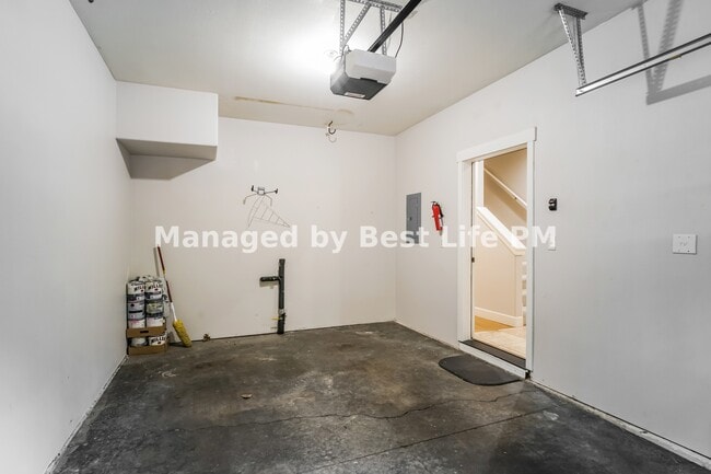 Building Photo - 2067 NE 49th Way