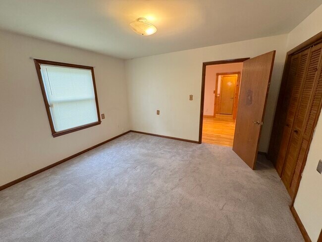 Building Photo - 5007 Hazelwood Rd