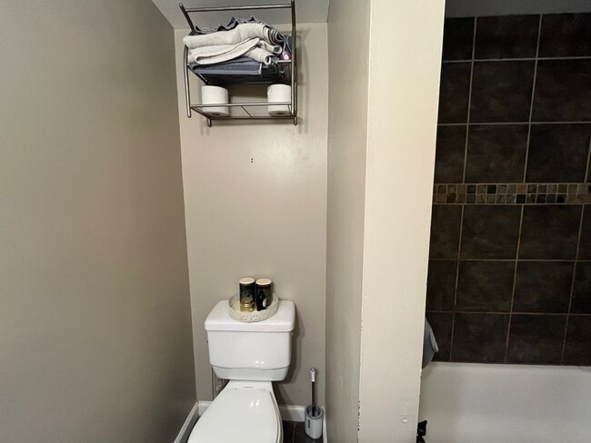 Building Photo - 5202 Dresden Wy