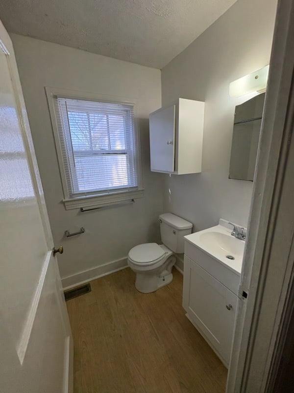 Building Photo - 533 Oak Ave