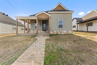 Building Photo - 1247 Bonham St