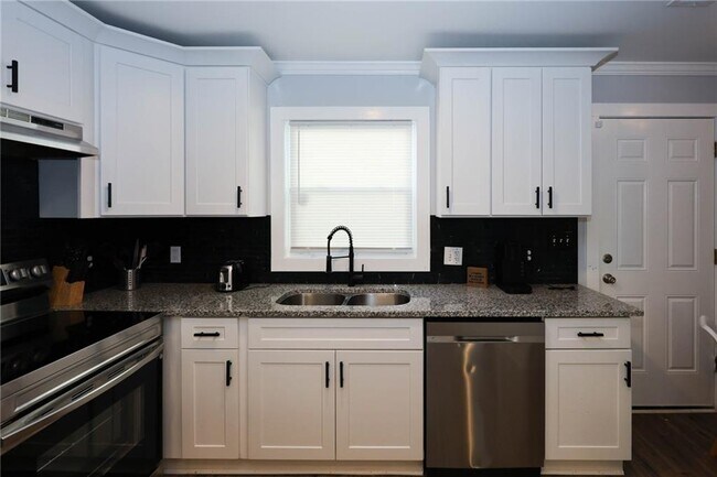 Building Photo - 1809 Vesta Ave