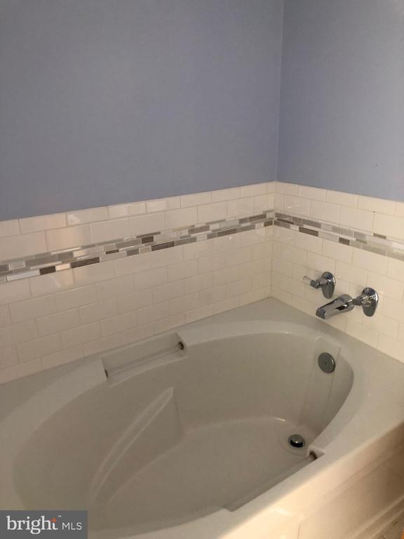 Building Photo - 21105 Mossy Glen Terrace