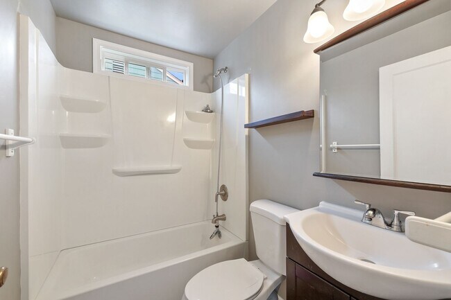 Building Photo - Move in ready now! Eastside rambler with A/C, 2 bed 1 bath. Olympia School District.