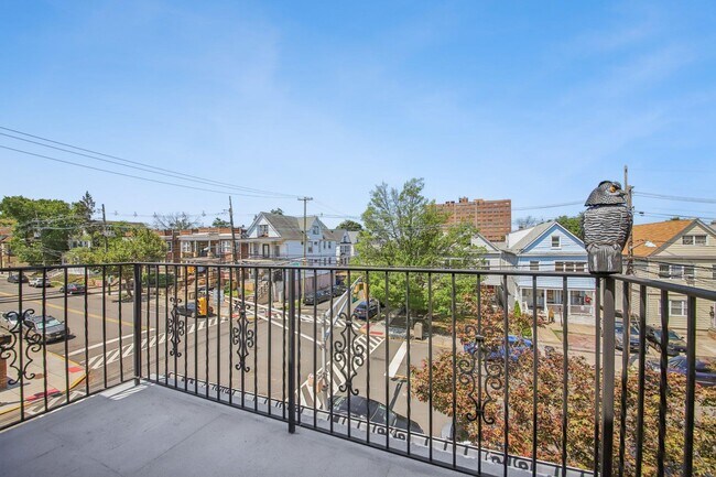 Building Photo - 314 Avenue B