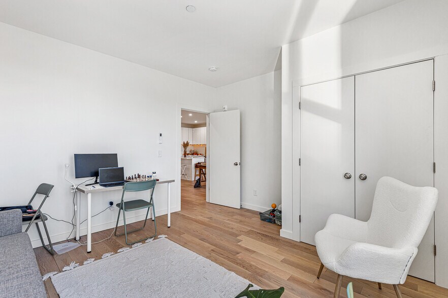 Building Photo - 123 Friendship St