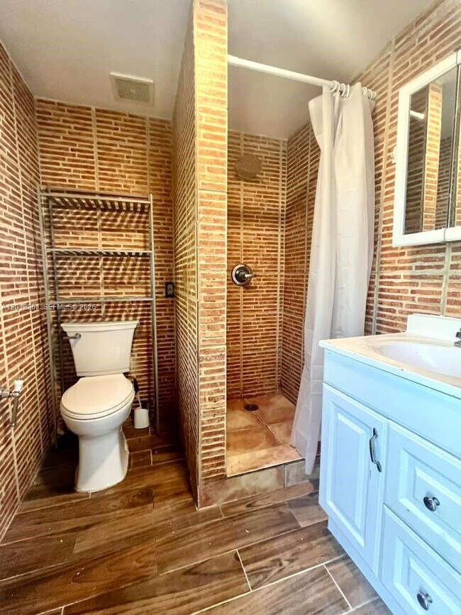 Building Photo - 1875 NE 177th St