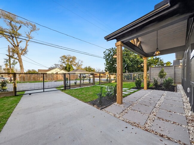 Building Photo - 5619 Chapman St