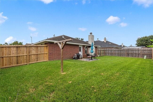 Building Photo - 10819 Redwood Dr