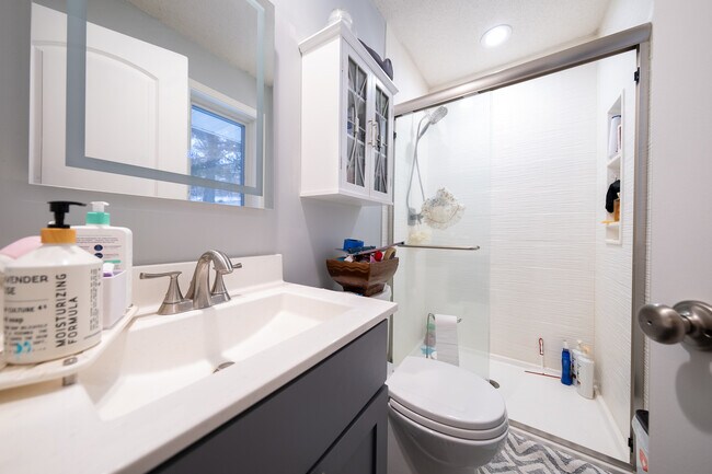 Building Photo - 1574 Stephanie Cir