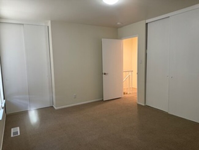 Building Photo - Cozy 2 Bedroom townhouse in best Marinwood...