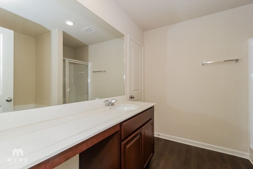 Building Photo - 137 Innis Brk Cir SW