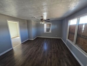 Building Photo - Nice 3 bed 1 bath