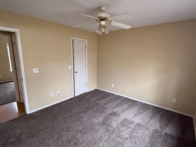 Building Photo - 3 Bedroom Home Available Soon!