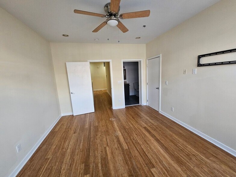 Building Photo - 2030 E Dauphin St