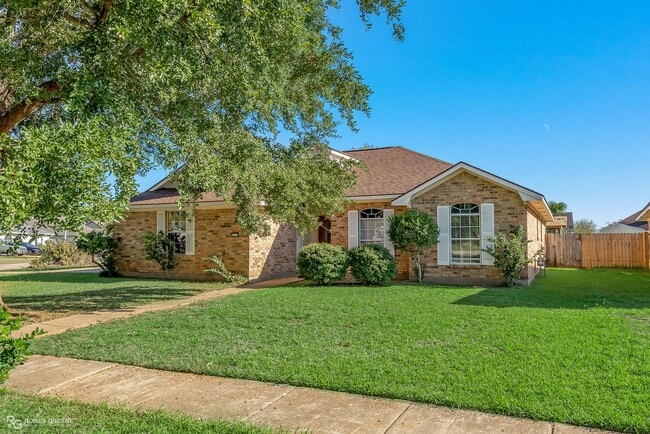 Building Photo - South Bossier 3BD/2BA - OASIS - live on Va...