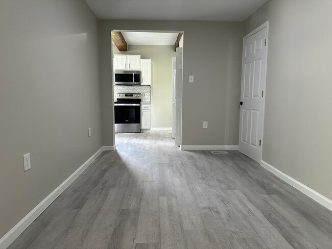 Building Photo - 607 New River Dr